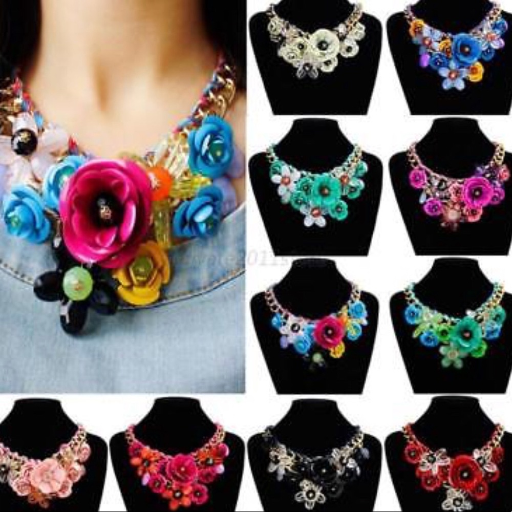 Women's Crystal Flower Necklace